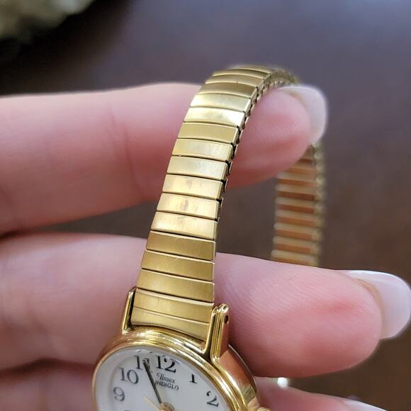 Vintage Timex Indiglo Gold Tone Quartz Watch White Dial Stretch Band Retro Style main image 10